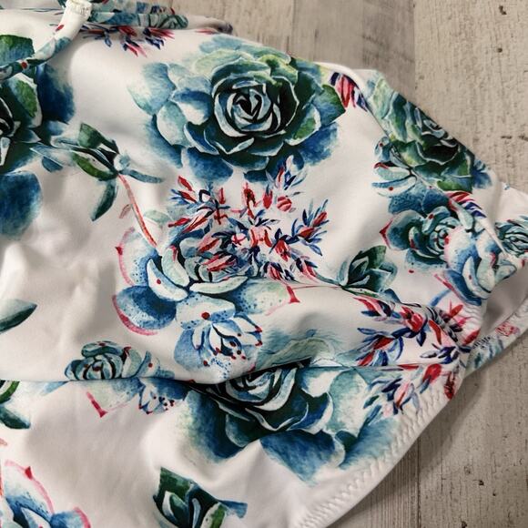 Cupshe One Piece Swimsuit L Lace Up Keyhole Blue Roses Flower Vacation NEW - Picture 9 of 10
